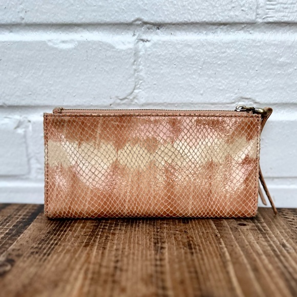 HOBO Vida Leather Wallet/Clutch Snakeskin Pattern EUC LIKE NEW - Picture 1 of 6